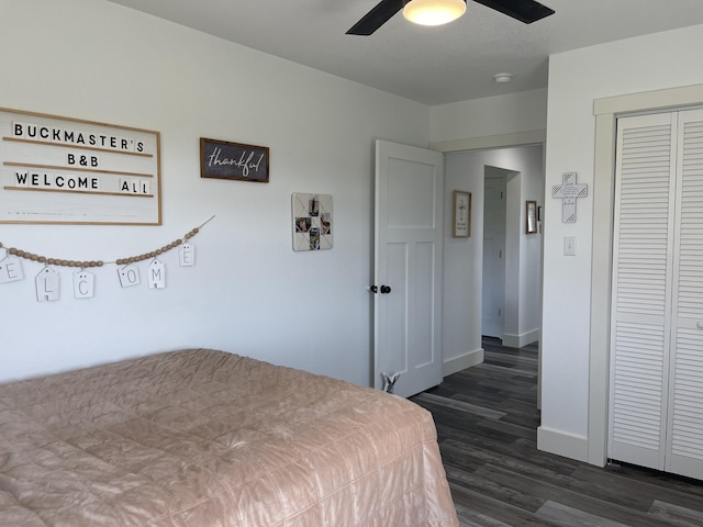 3826 S 77th Rd, Dunnegan, MO 65640 - bedroom featuring dark wood-type flooring, a closet, baseboards, and a ceiling fan