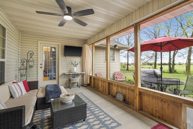 sunroom / solarium featuring an outdoor hangout area and a ceiling fan