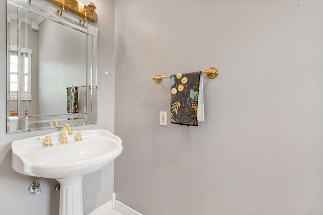 2111 Sycamore Dr, West Plains, MO 65775 - bathroom with baseboards