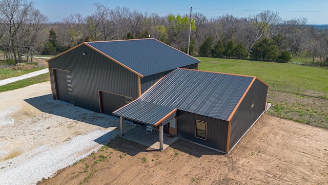 1798 E 328th Rd, Bolivar, MO 65613 - view of outbuilding with an outbuilding, driveway, and a wooded view