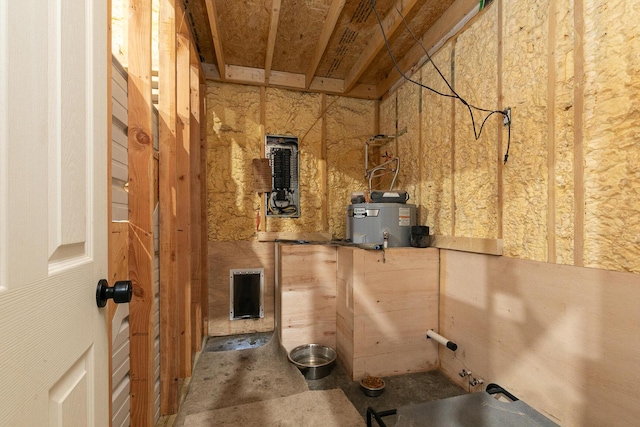 1798 E 328th Rd, Bolivar, MO 65613 - bathroom featuring water heater