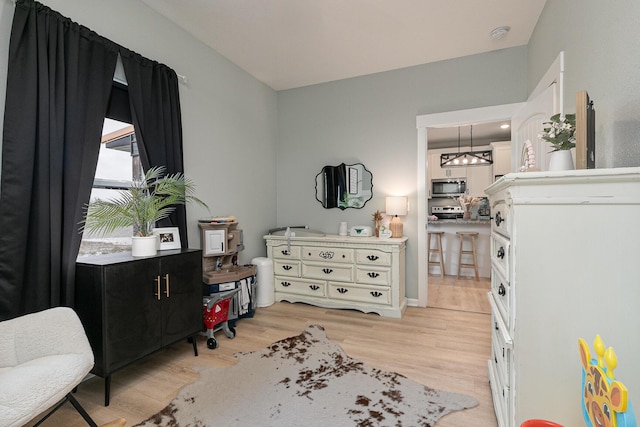 1798 E 328th Rd, Bolivar, MO 65613 - sitting room with a chandelier and light wood finished floors