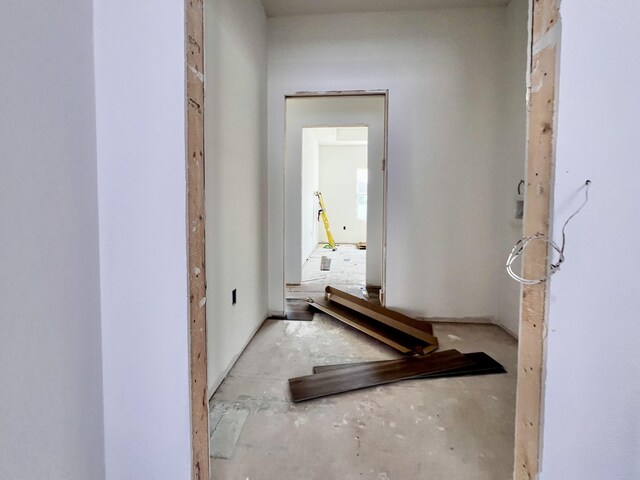 710 E Vivian St, Bolivar, MO 65613 - view of hallway