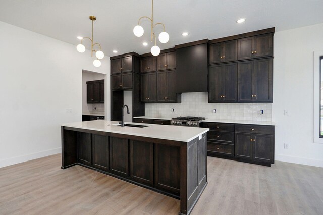 3021 W Allen Dr, Springfield, MO 65810 - kitchen featuring light wood-type flooring, backsplash, light countertops, a kitchen island with sink, and recessed lighting