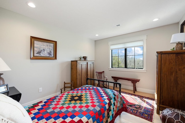 bedroom featuring recessed lighting, visible vents, and baseboards