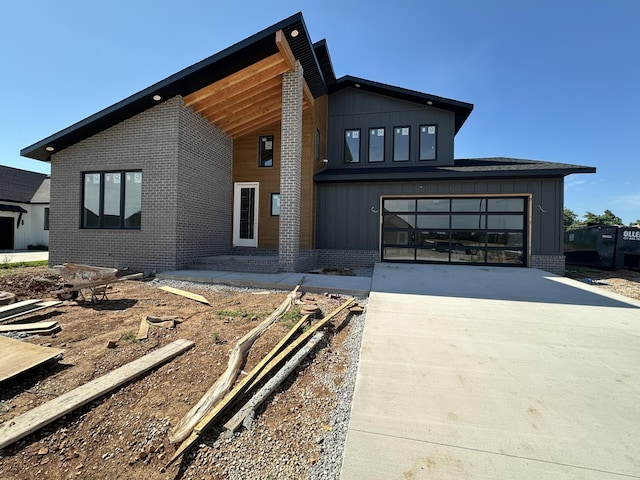 1798 E Cobblestone Dr, Ozark, MO 65721 - contemporary home with driveway and brick siding