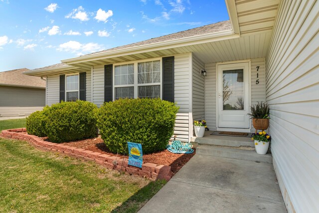 715 Woodlawn St, Marshfield, MO 65706 - view of exterior entry