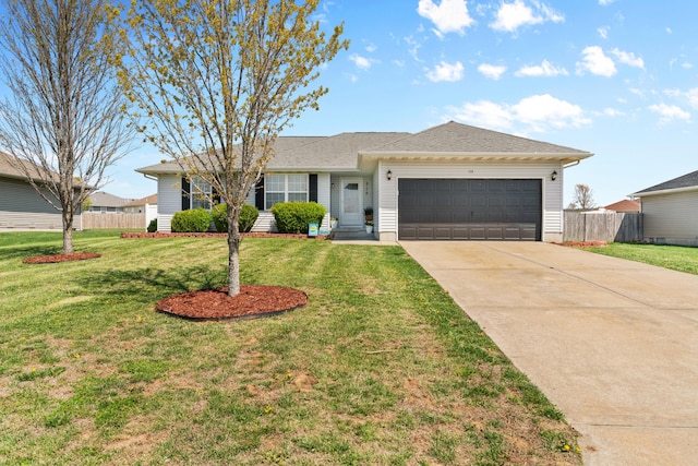 715 Woodlawn St, Marshfield, MO 65706 - ranch-style home featuring an attached garage, driveway, fence, and a front lawn