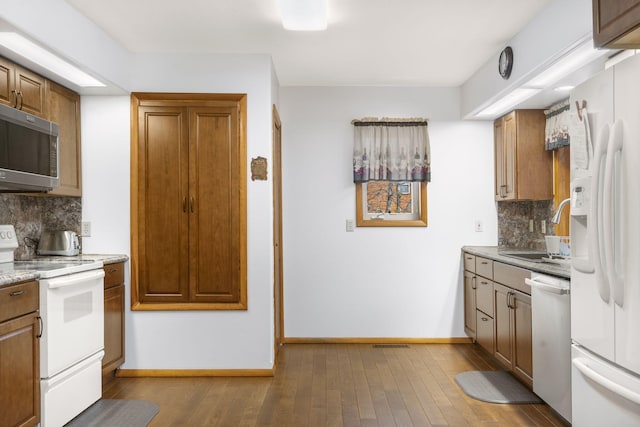 205 Forest Ln, Kimberling City, MO 65686 - kitchen with appliances with stainless steel finishes, a sink, backsplash, and baseboards