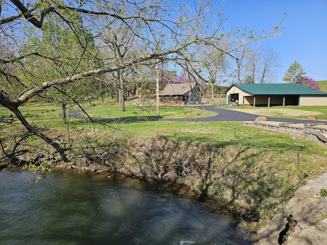 view of yard featuring an outbuilding and a pole building