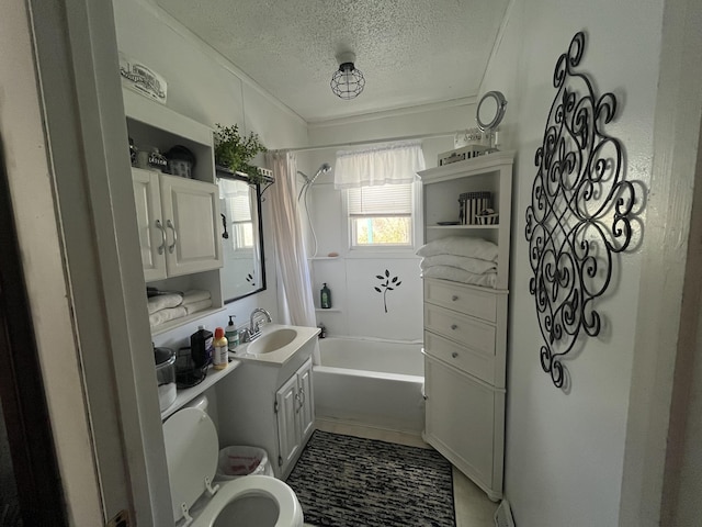 1131 Polk St, Warsaw, MO 65355 - bathroom with shower / tub combo with curtain, vanity, and a textured ceiling