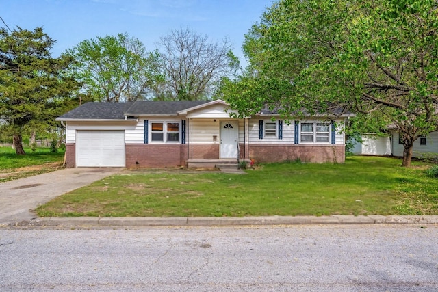528 S Chicago Ave, Bolivar, MO 65613 - view of front of house featuring a front lawn, brick siding, driveway, and a garage