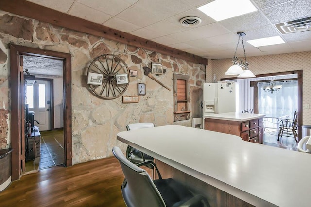 dining room with an inviting chandelier, dark wood-style floors, and visible vents