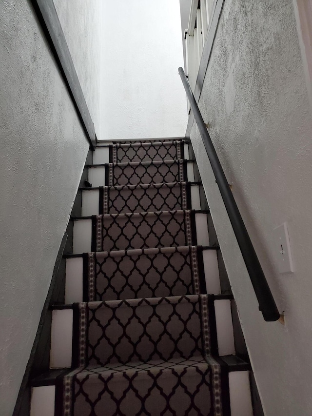 2111 N Grant Ave, Springfield, MO 65803 - stairs with a textured wall