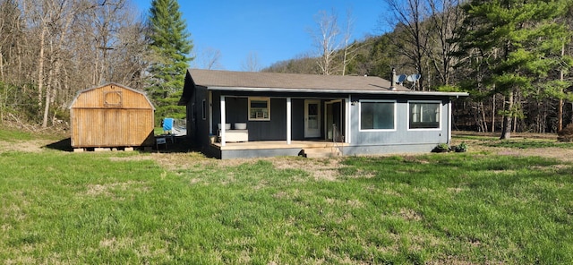 view of front of house featuring a front yard, an outbuilding, and a storage unit