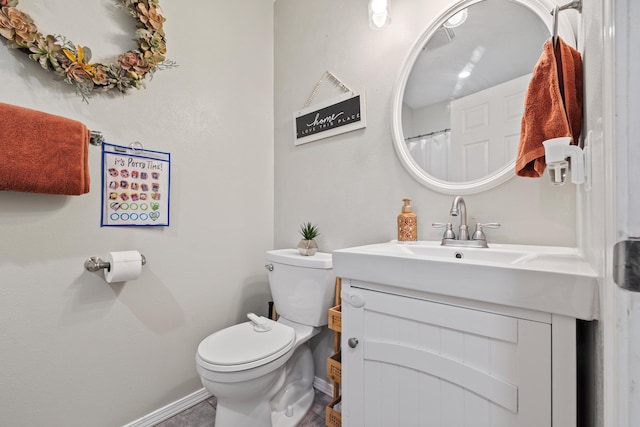 full bathroom featuring vanity, baseboards, and toilet