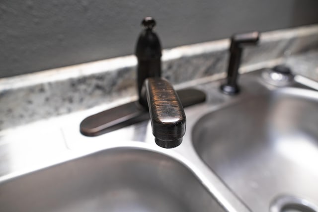 203 E Steel St, Seymour, MO 65746 - detailed view of a sink