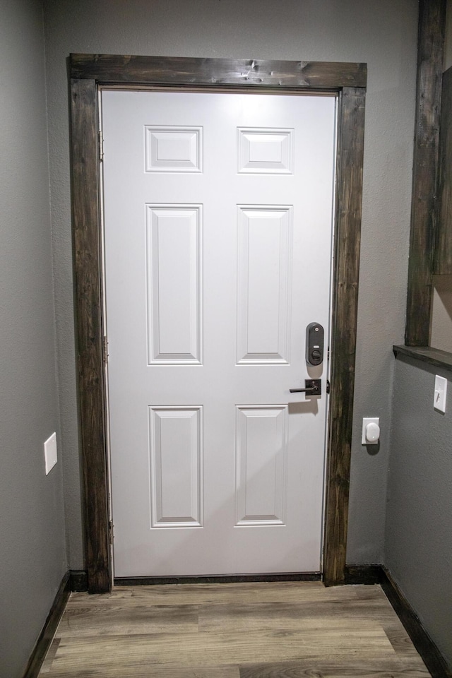 203 E Steel St, Seymour, MO 65746 - detailed view of wood finished floors and baseboards