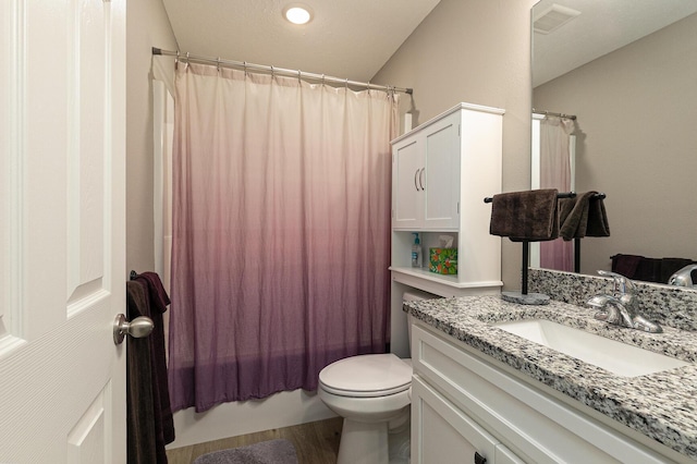 760 W Stewart St, Bolivar, MO 65613 - full bath featuring wood finished floors, toilet, vanity, and shower / bathtub combination with curtain