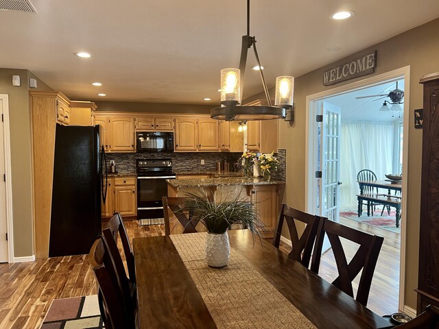 dining room featuring recessed lighting, ceiling fan, visible vents, and wood finished floors