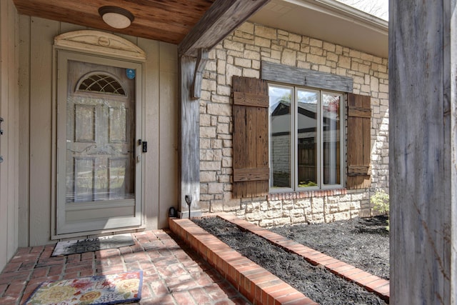 property entrance featuring stone siding