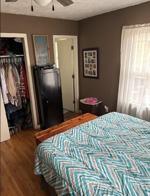85 Peggy Ave, Mammoth Spring, AR 72554 - bedroom with wood finished floors, a textured ceiling, and a closet