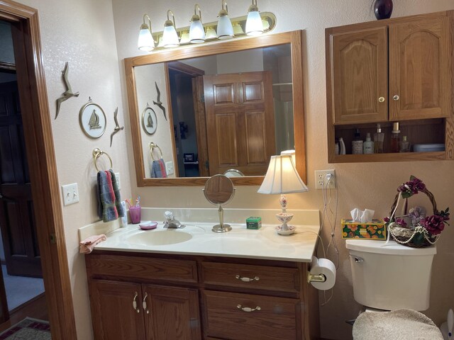 1605 S Meadow Ln, Bolivar, MO 65613 - bathroom featuring a textured wall, vanity, and toilet