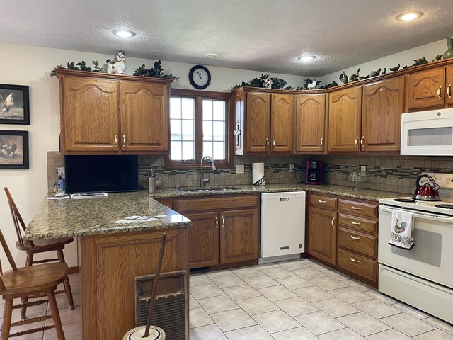 1605 S Meadow Ln, Bolivar, MO 65613 - kitchen featuring white appliances, a peninsula, a textured ceiling, a sink, and backsplash