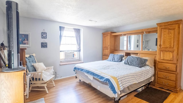 192 Mo 19, Alton, MO 65606 - bedroom with cooling unit, a textured ceiling, visible vents, light wood finished floors, and baseboards