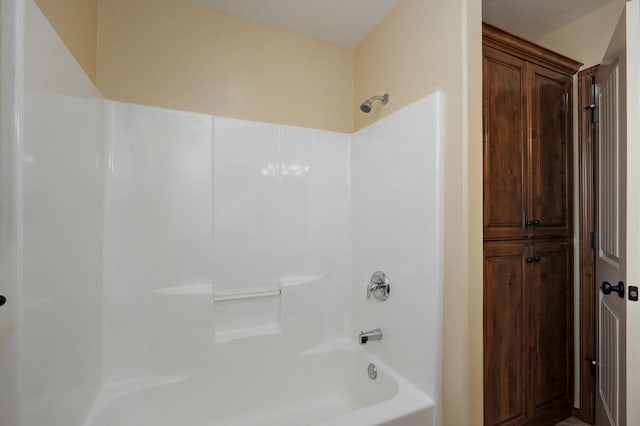 3684 Bridgewood Ave N, Springfield, MO 65803 - bathroom featuring washtub / shower combination