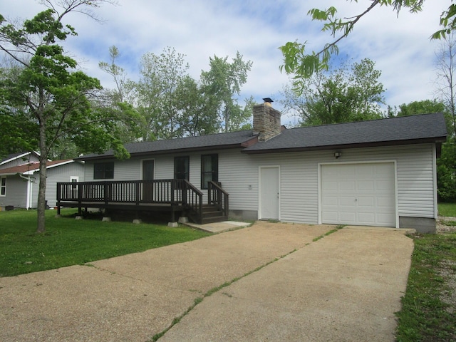 510 W 3rd St, Mountain View, MO 65548 - single story home with driveway, a front lawn, crawl space, a chimney, and roof with shingles