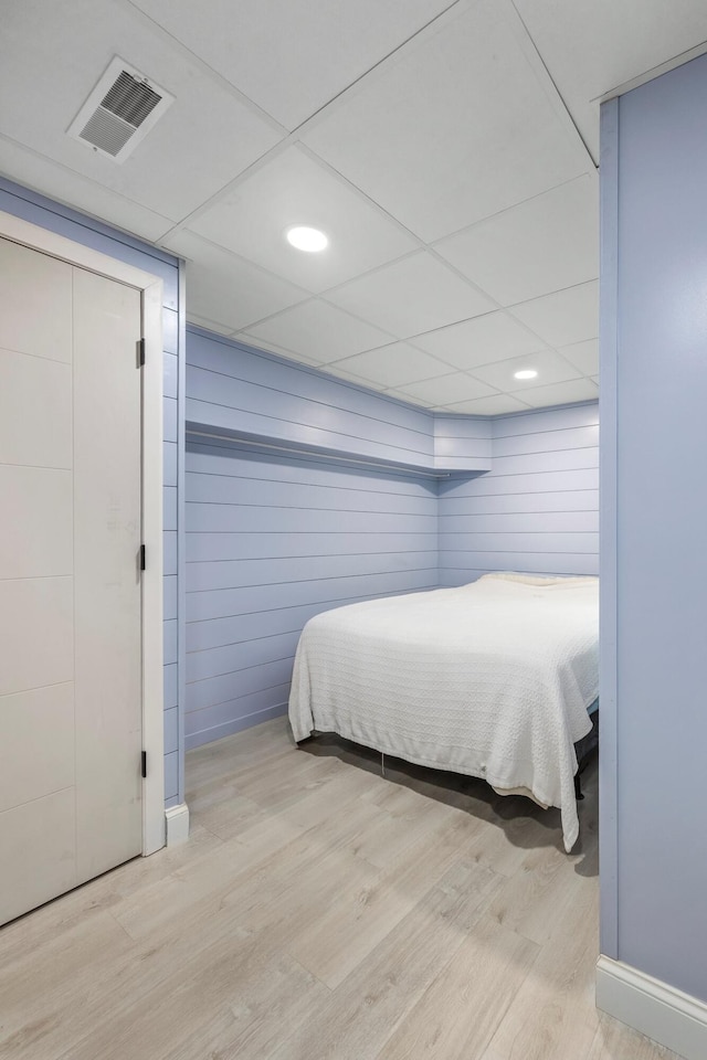 bedroom featuring light wood finished floors and recessed lighting