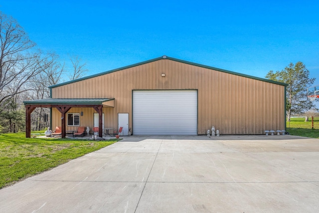 view of detached garage