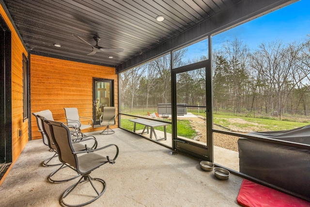 sunroom featuring a ceiling fan