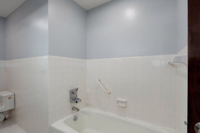 704 King St, Mount Vernon, MO 65712 - bathroom with a bathing tub