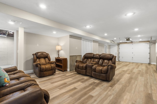 living area featuring baseboards, light wood-style floors, visible vents, and recessed lighting
