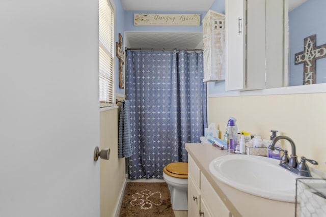 full bath featuring vanity, curtained shower, and toilet