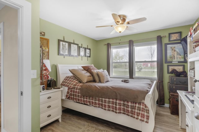 bedroom featuring light wood-style flooring and a ceiling fan