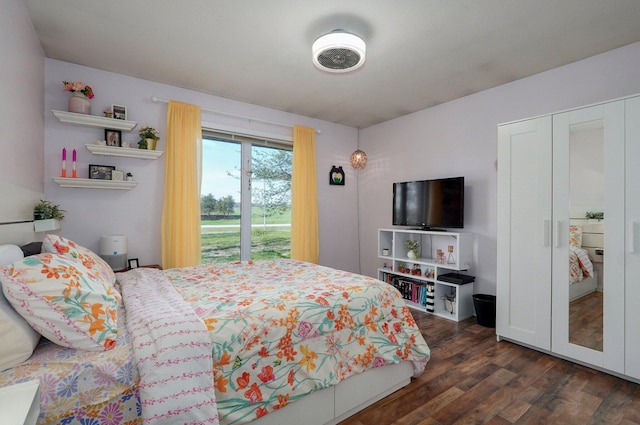 625 Parkwood Dr, Mount Vernon, MO 65712 - bedroom featuring access to exterior, dark wood-style floors, and a closet