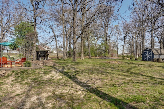 625 Parkwood Dr, Mount Vernon, MO 65712 - view of yard with an outbuilding and a shed