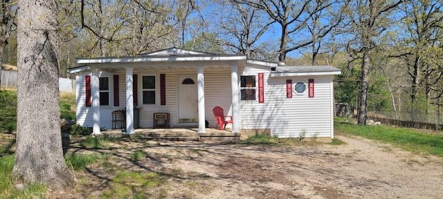 view of front of house featuring fence and covered porch