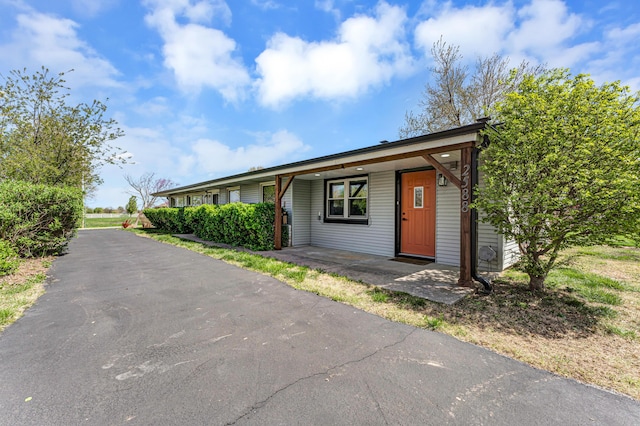 ranch-style house featuring a porch