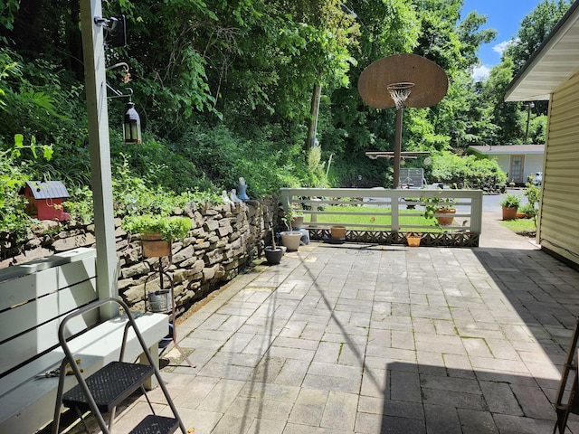702 W Hubble Dr, Marshfield, MO 65706 - view of patio