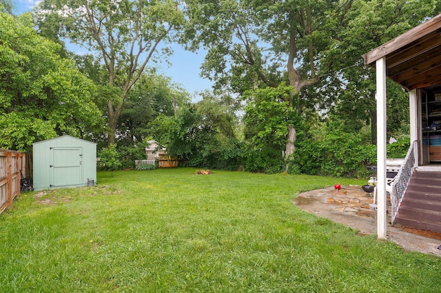 953 S Weaver Ave, Springfield, MO 65806 - view of yard featuring view of wooded area