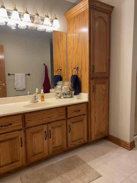 4822 S Montrose Pl, Springfield, MO 65810 - bathroom featuring baseboards, vanity, and tile patterned floors
