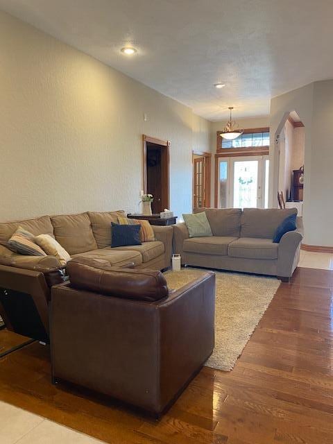 4822 S Montrose Pl, Springfield, MO 65810 - living room featuring wood finished floors