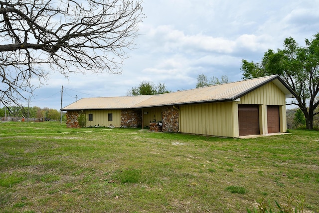8100 Creek Rd, Hartville, MO 65667 - view of front of home with a garage, a front lawn, and metal roof
