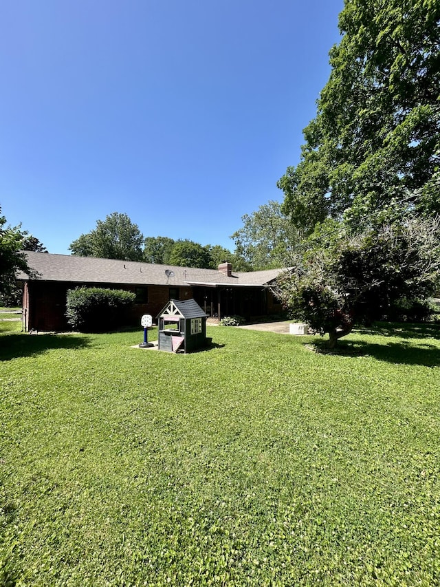 2036 E Greenwood St, Springfield, MO 65804 - view of grassy yard