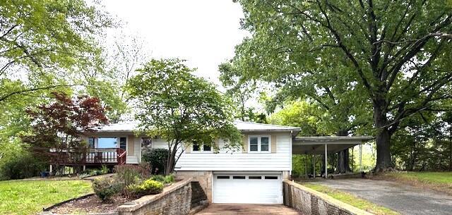 201 S Marr St, Mountain View, MO 65548 - view of front of house featuring asphalt driveway and an attached garage