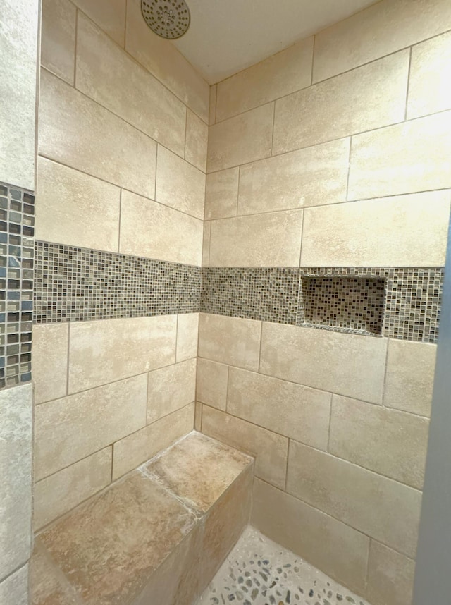 bathroom featuring tiled shower